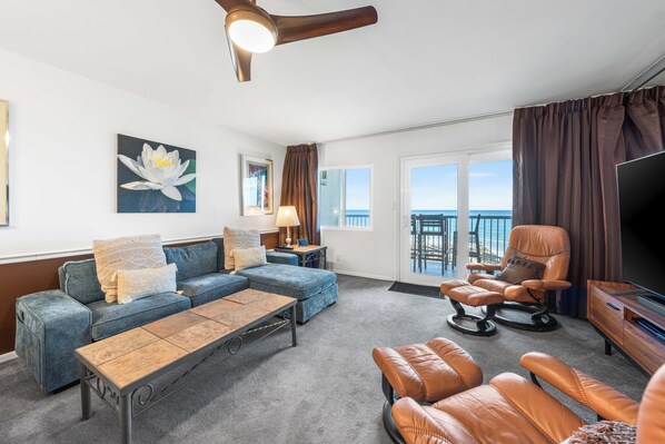 Televisión, reproductor de DVD, videoteca y estéreo 