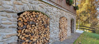 Wunderbares  Ferienhaus für 8 Leute mit  W-LAN, Whirlpool, TV, Terrasse und Panoramablick