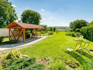 تناول الطعام بالخارج