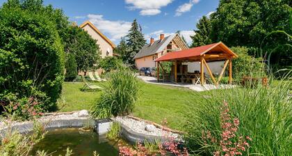 Schönes alleinstehendes Ferienhaus mit W-LAN, Klimaanlage, TV, Innenhof und Haustiere erlaubt