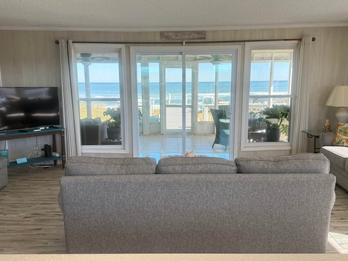 Oceanfront Hideaway PVB, Gorgeous Oceanfront