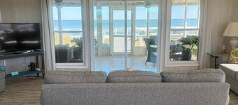 Oceanfront Hideaway PVB, Gorgeous Oceanfront
