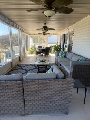 Outdoor dining - Oceanfront Hideaway PVB, Gorgeous Oceanfront (St. Johns County)