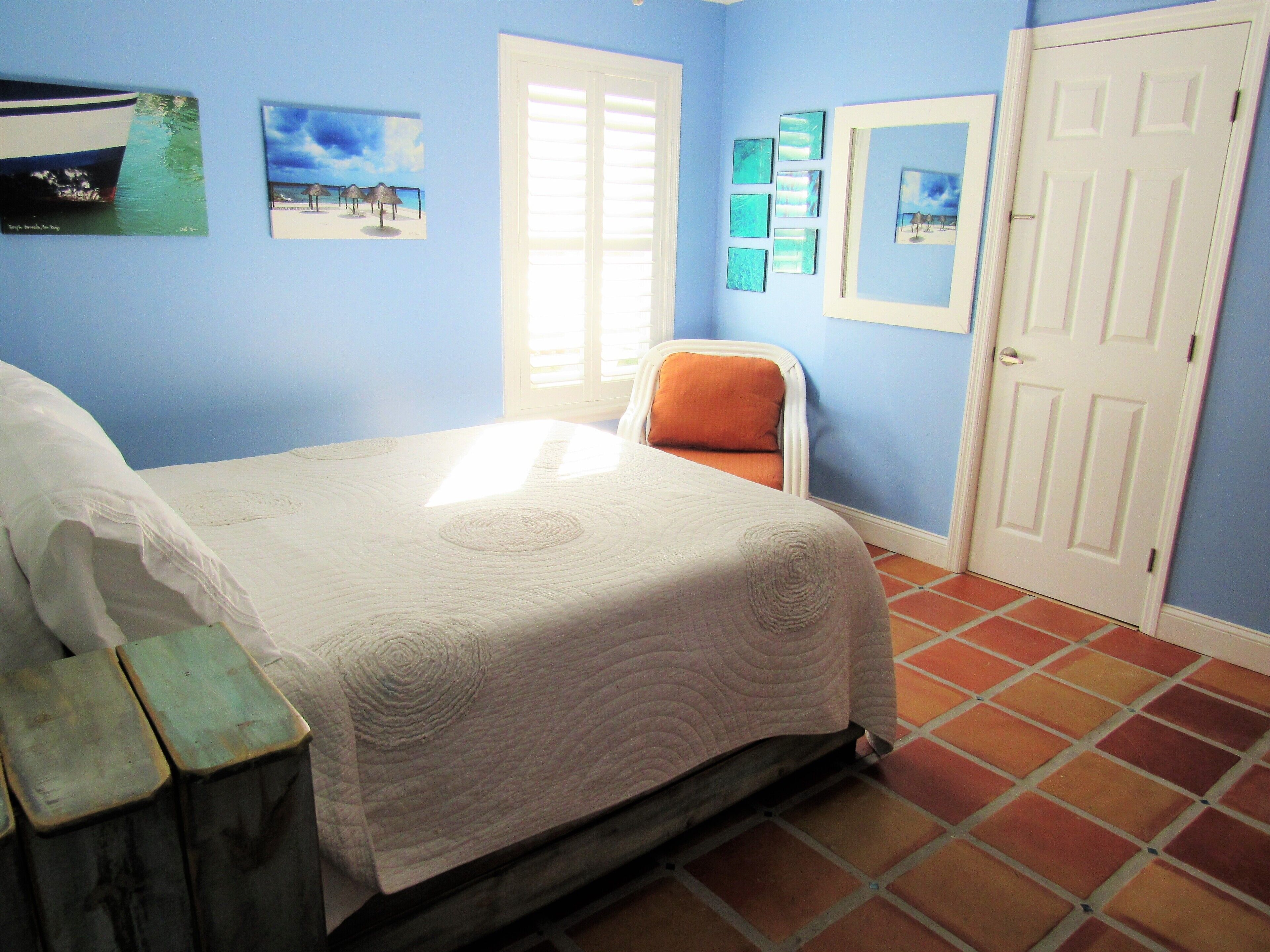 LunaSea Beach House - Family friendly, steps to beach, private pool & hot tub