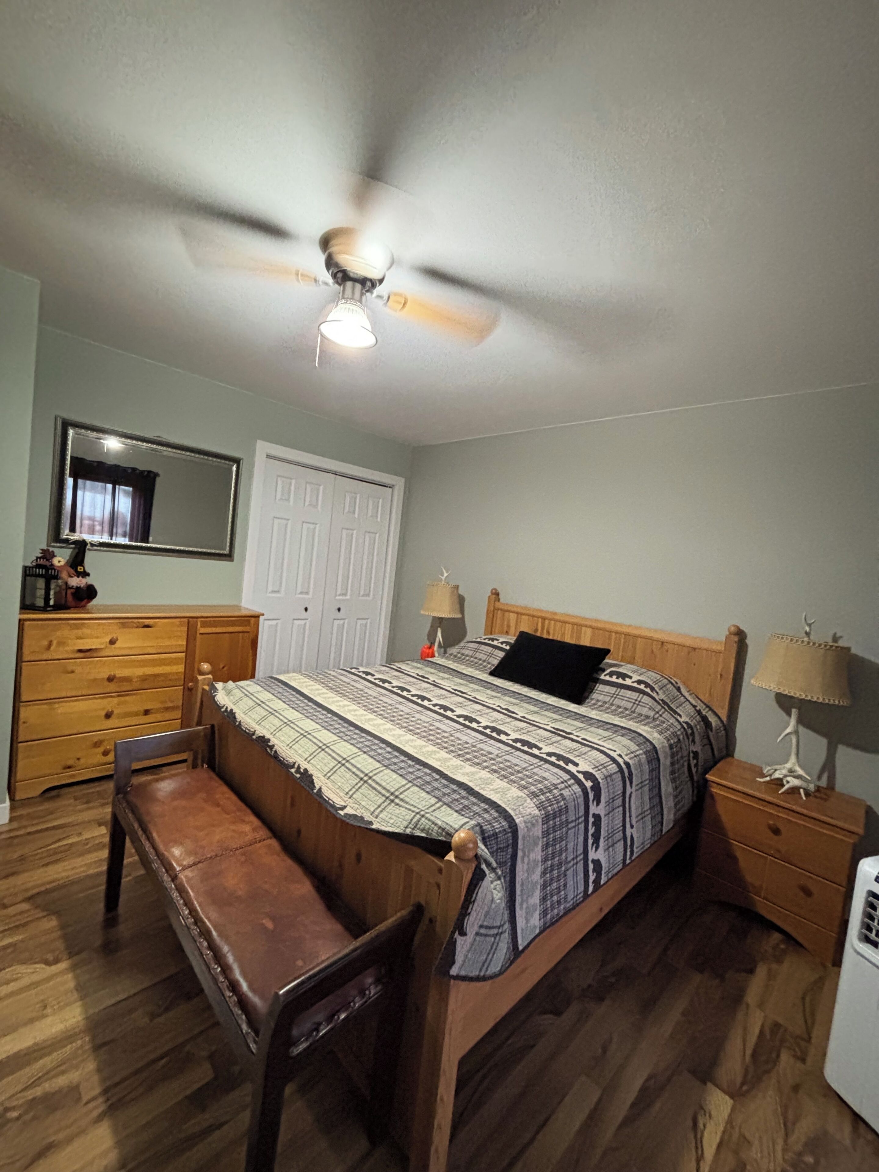 4 slaapkamers, een strijkplank/strijkijzer, gratis wifi, beddengoed