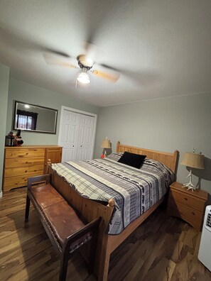 4 chambres, fer et planche à repasser, Wi-Fi gratuit, draps fournis