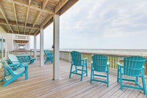 Terrace/patio - 2 Decks, Patio & Views: Beachfront Texas Retreat (Surfside Beach)