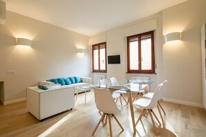Interior - Ponte Vecchio White in Florence by Mmega (Firenze)