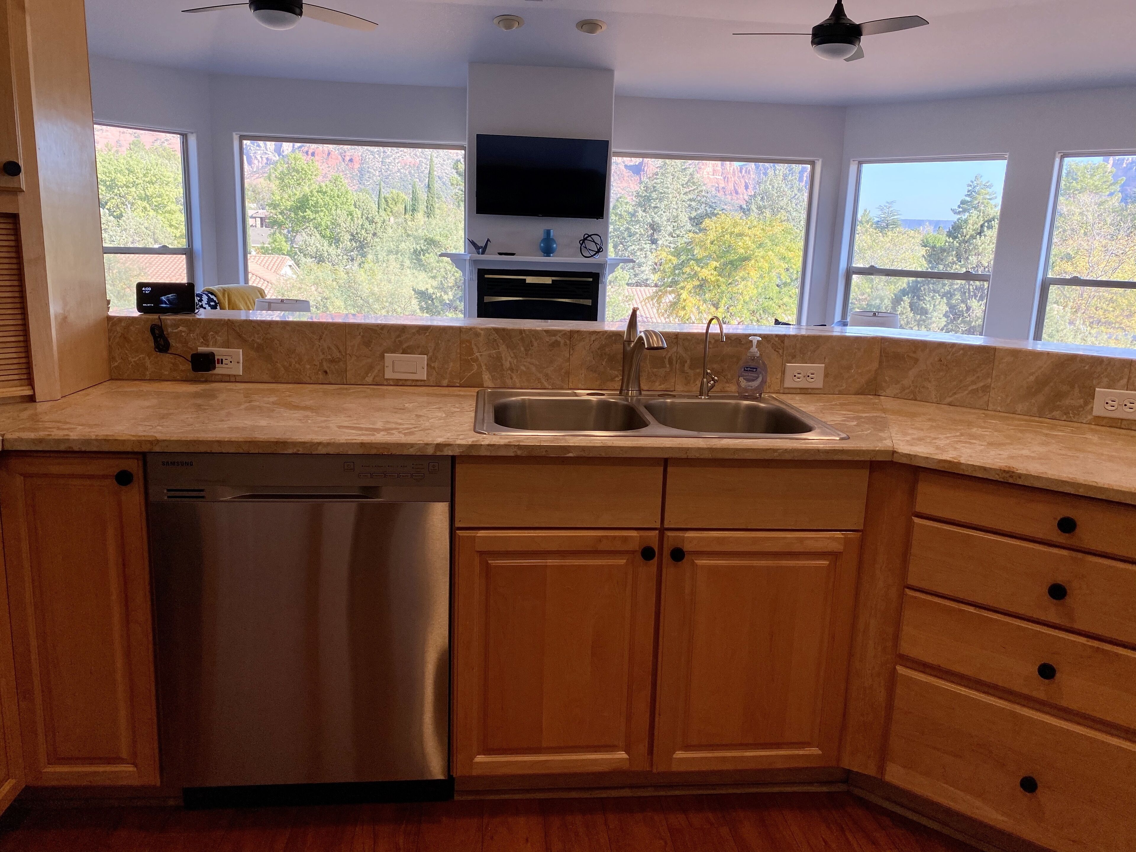 Trailblazing Family Retreat - Stunning Views & Spa