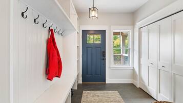 House | 4 bedrooms, desk, free WiFi