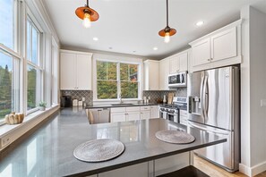 Maison | Cuisine privée | Réfrigérateur, four à micro-ondes, surface de cuisson, lave-vaisselle