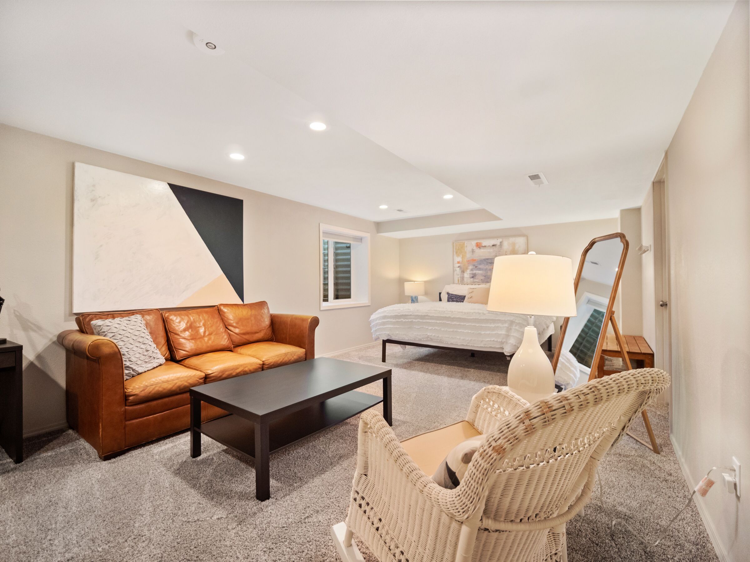 2 室のベッドルーム、デスク、アイロン / アイロン台、旅行用ベビーベッド