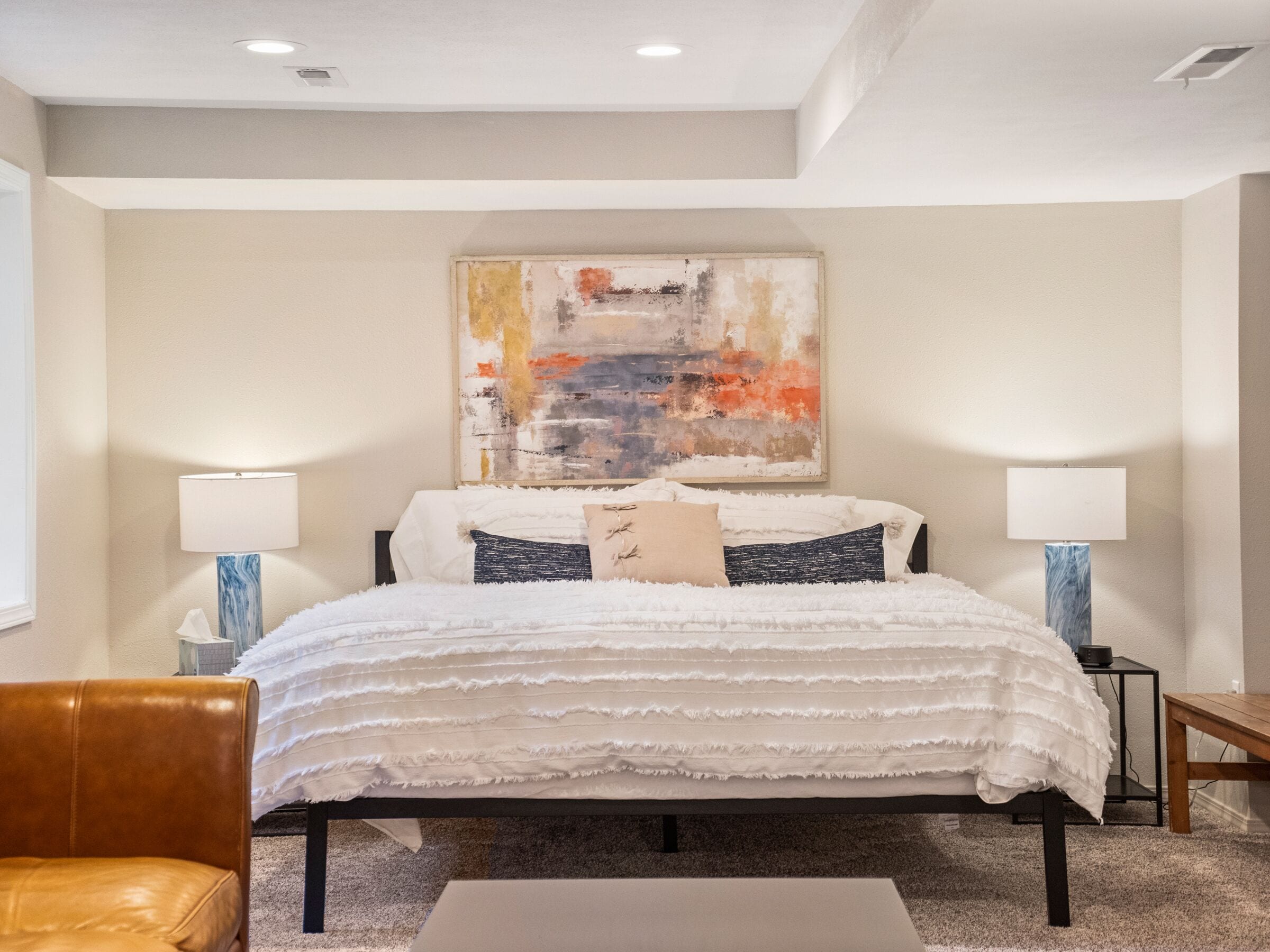 2 bedrooms, desk, iron/ironing board, travel cot