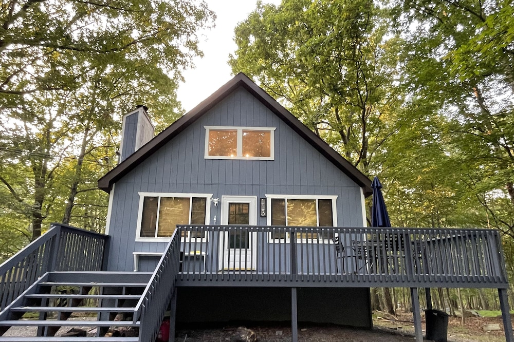Tranquil completely updated vacation home- tons of amenities!