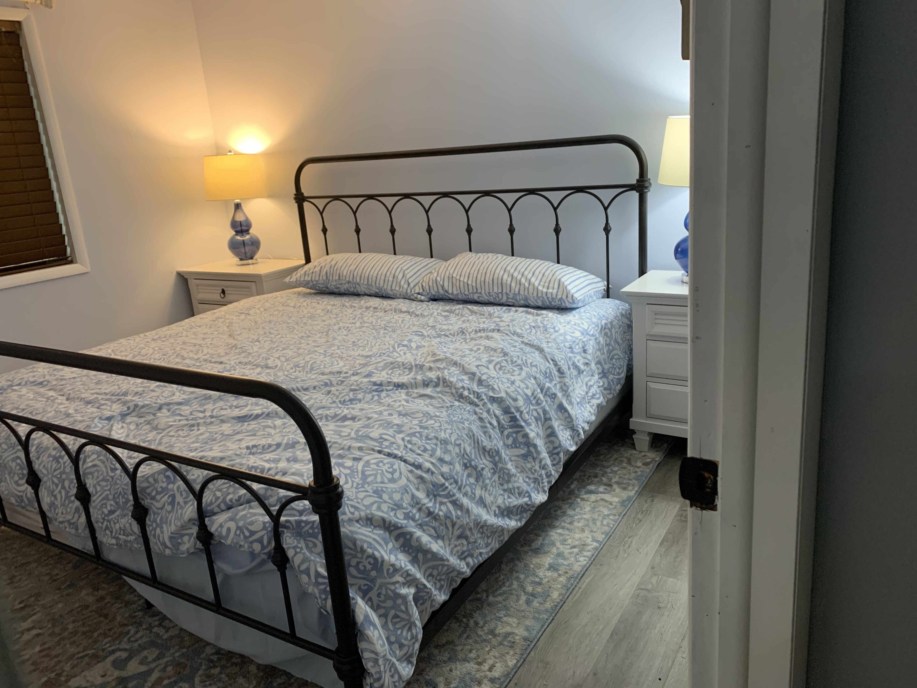 Tranquil completely updated vacation home- tons of amenities!