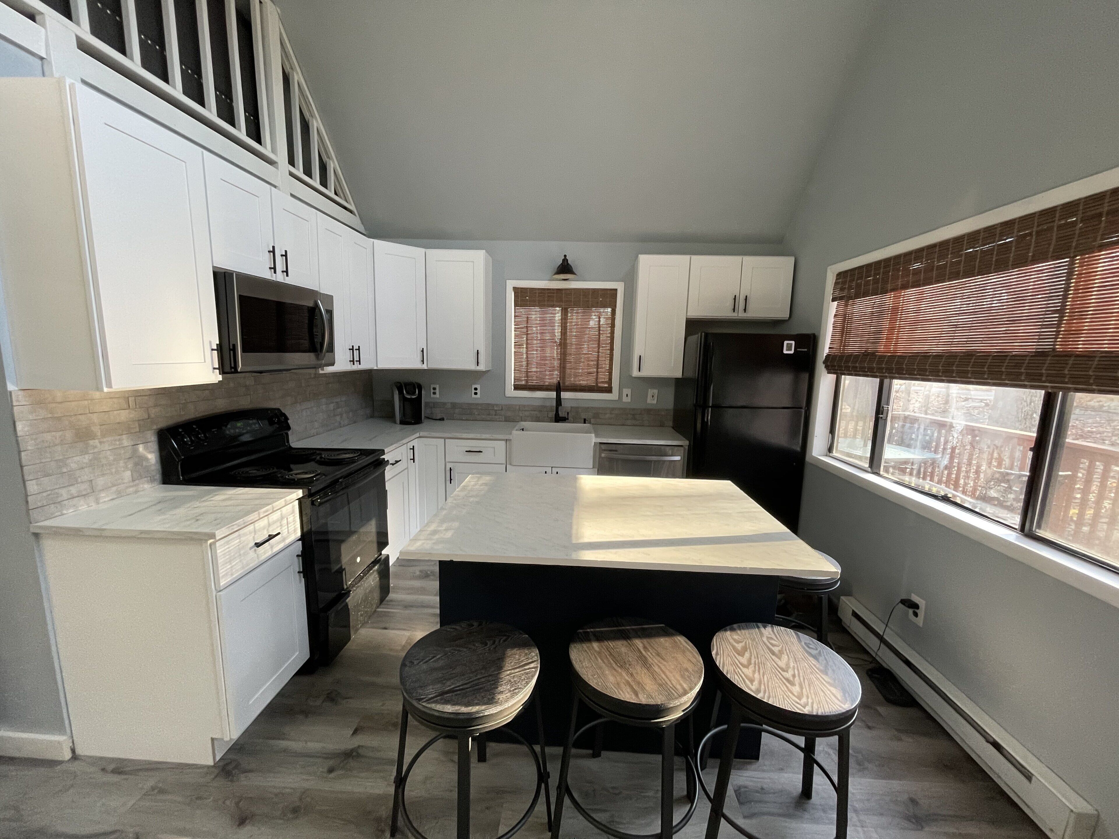 Tranquil completely updated vacation home- tons of amenities!