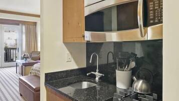 House | Private kitchen | Fridge, microwave, stovetop, dishwasher