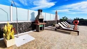 Terrace/patio - Villa 21, luxurious villa with heated pool (Puerto del Carmen)