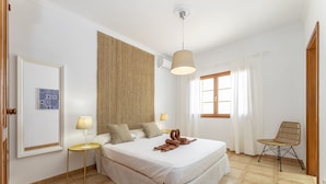 3 bedrooms, iron/ironing board, WiFi (free), bed sheets - Villa 21, luxurious villa with heated pool (Puerto del Carmen)