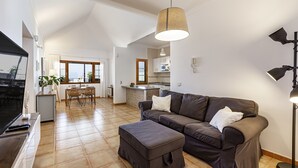 TV - Villa 21, luxurious villa with heated pool (Puerto del Carmen)