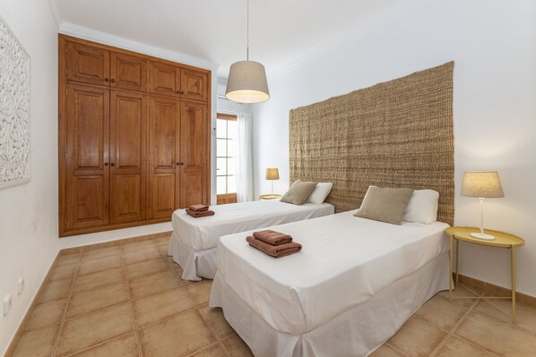 3 bedrooms, iron/ironing board, free WiFi, bed sheets - Villa 21, luxurious villa with heated pool (Puerto del Carmen)