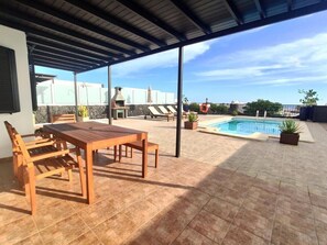 Outdoor dining - Villa 21, luxurious villa with heated pool (Puerto del Carmen)