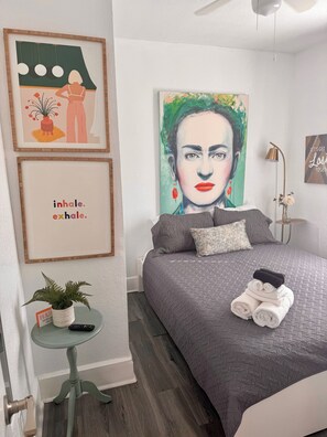 2 bedrooms, travel cot, WiFi, bed sheets