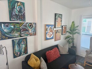 Smart TV - An Art-Filled Garden Apartment Near Parks and Downtown (St. Petersburg)