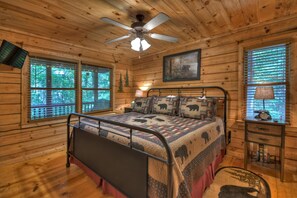 2 bedrooms, iron/ironing board, WiFi, bed sheets - Bear Watch - Blue Ridge (Cherry Log)