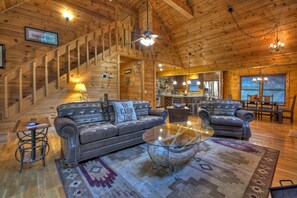 Fernseher, Kamin, DVD-Player