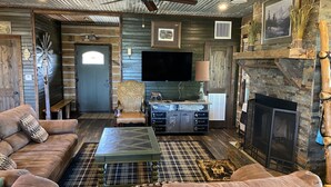 Smart TV, chimenea, reproductor de DVD y tenis de mesa 