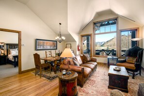 Smart TV, fireplace - Air conditioning, outdoor pool and hot tubs!! Ski-in/out luxury condo. (Bachelor Gulch)