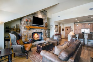 Smart TV, fireplace - Air conditioning, outdoor pool and hot tubs!! Ski-in/out luxury condo. (Bachelor Gulch)