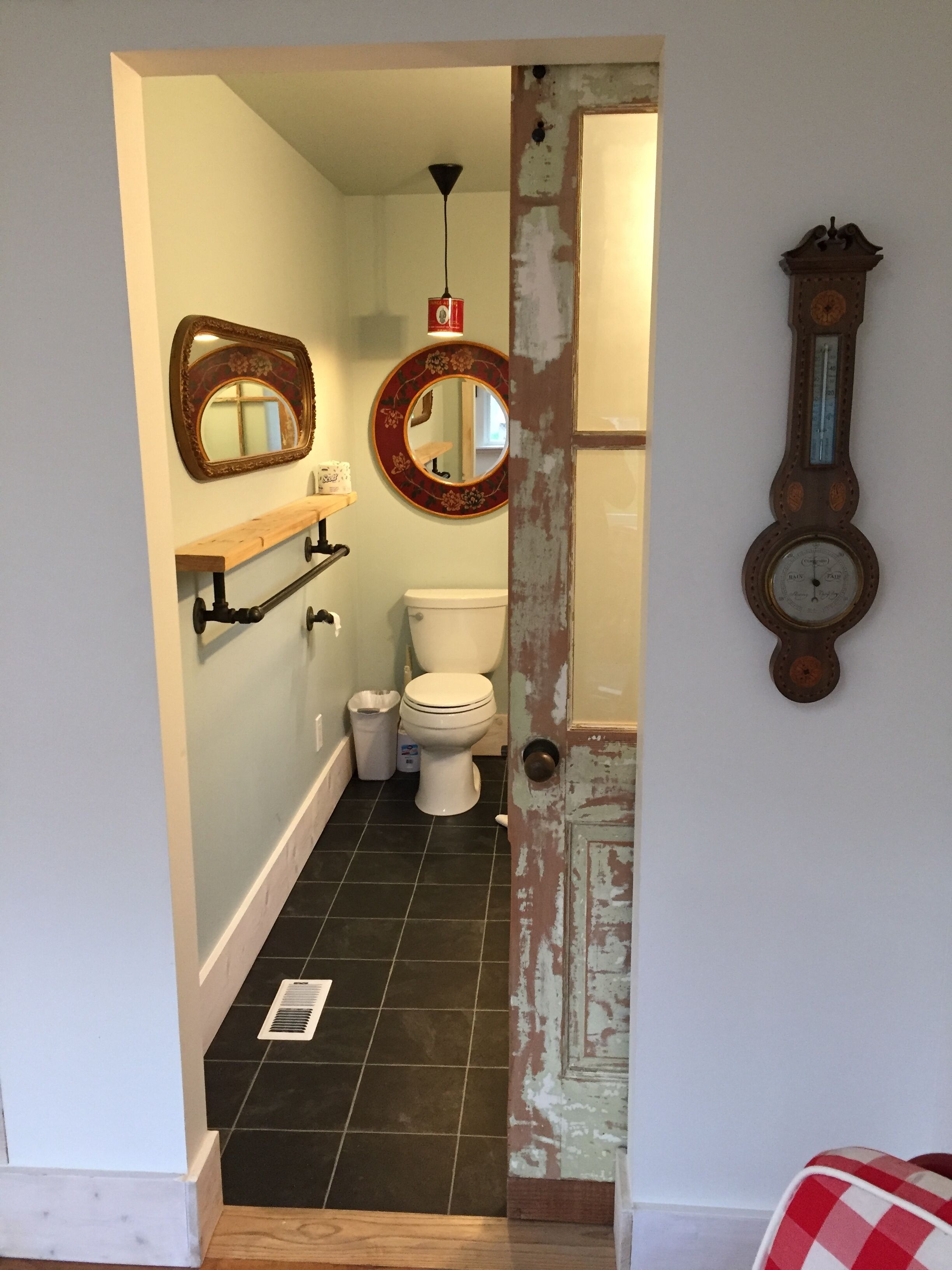 Cap Sante Two Story Eclectic Charmer, 4 blocks from Downtown and Marina