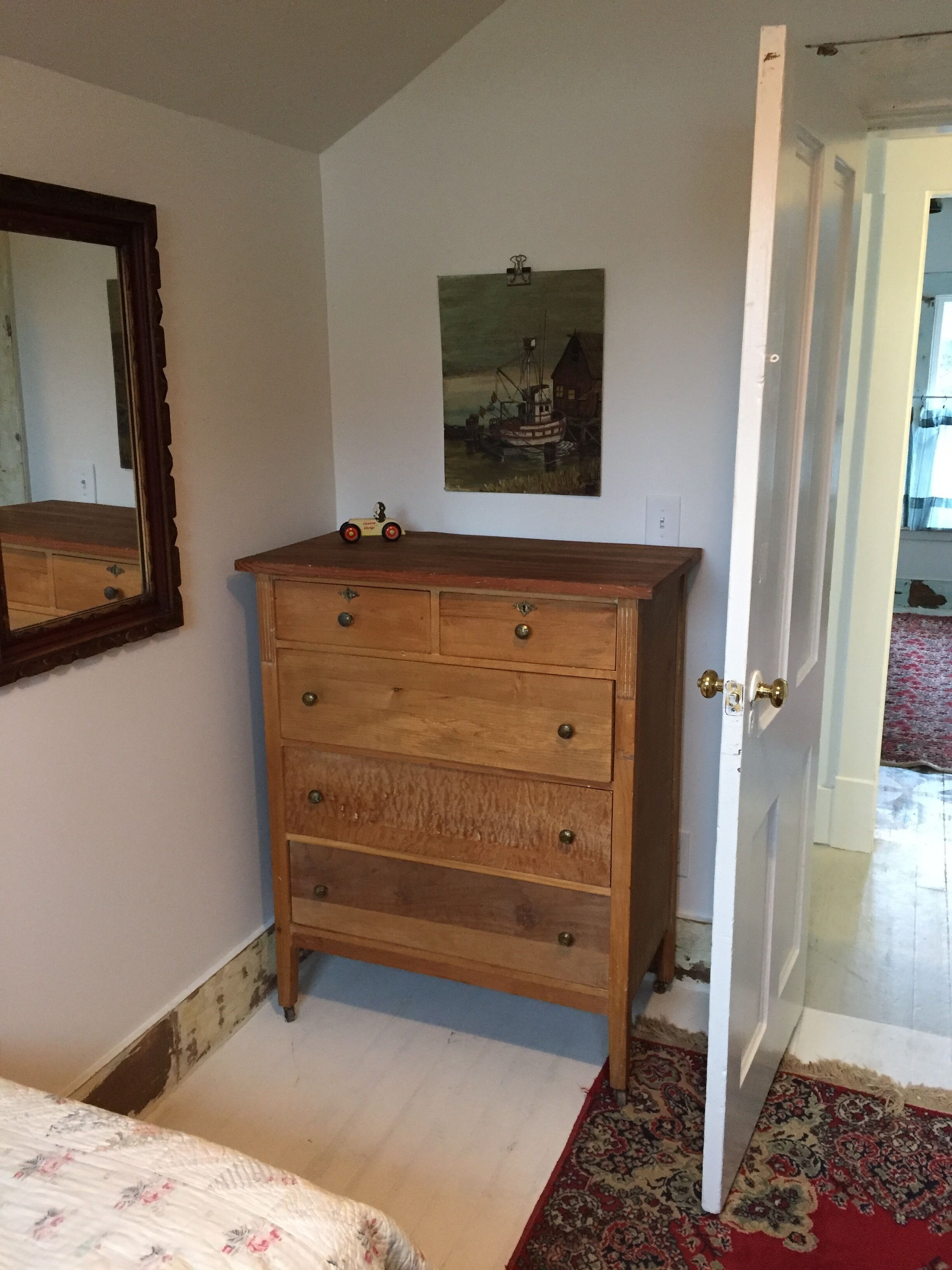 Cap Sante Two Story Eclectic Charmer, 4 blocks from Downtown and Marina