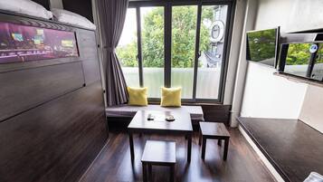 Design Room | Minibar, desk, laptop workspace, blackout drapes