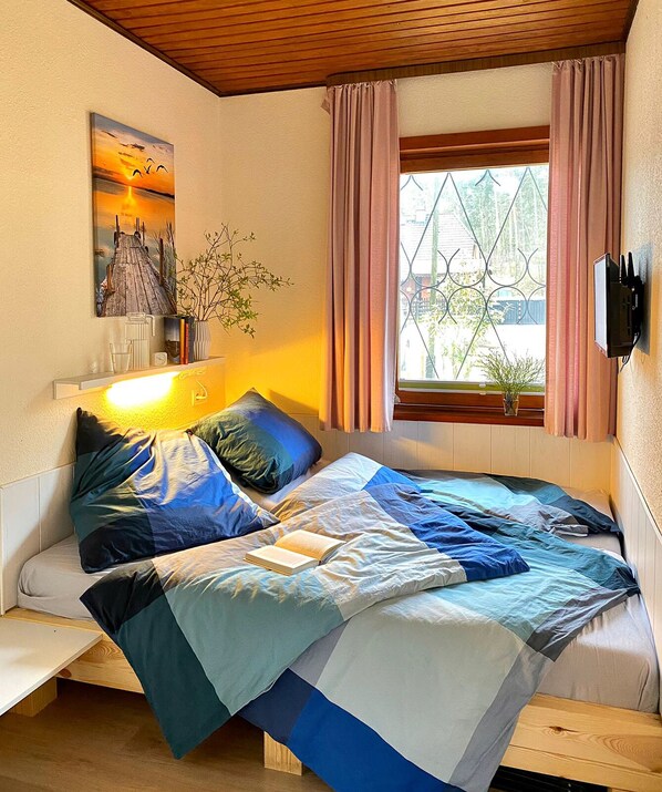 4 bedrooms, iron/ironing board, free WiFi