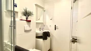 Douche, sèche-cheveux, savon