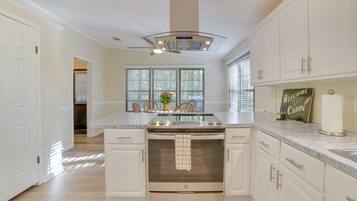Coffee/tea maker, fridge, microwave, stovetop