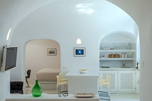 Interior - Crown of Fira - Cave House (Firostefani)