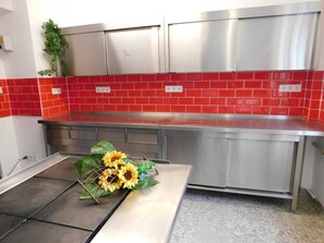 Fridge, microwave, oven, coffee/tea maker