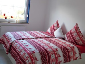 Room - Winterberg Apartment for 7 People - Astenblick Guesthouse, Also Suitable for Small Groups (Winterberg)