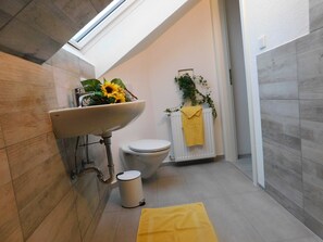 Unclassified image, 3 of 45, button