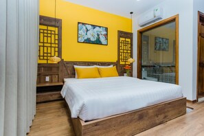 Deluxe kamer, uitzicht op stad | Individueel gedecoreerd, individueel gemeubileerd, een bureau