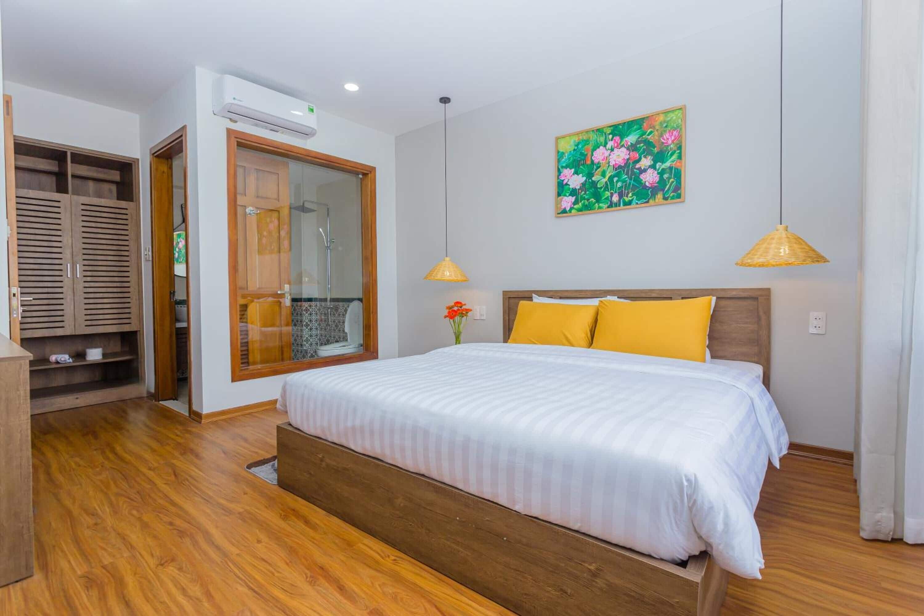 Deluxe Room, City View | Individually decorated, individually furnished, desk, blackout curtains