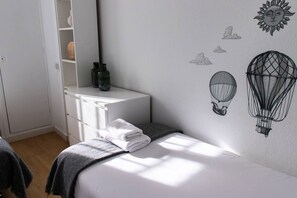 2 bedrooms, iron/ironing board, free WiFi, bed sheets