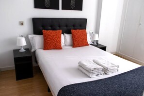 2 chambres, fer et planche à repasser, accès au Wi-Fi (inclus)