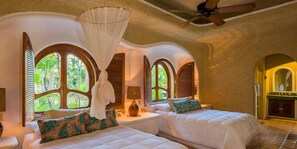 7 Schlafzimmer, Zimmersafe, Schreibtisch, Bügeleisen/Bügelbrett