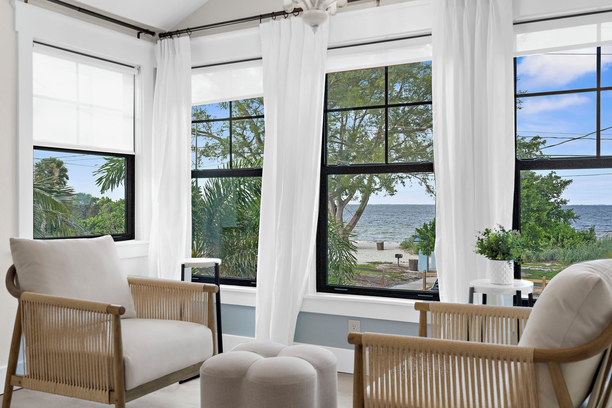 Een televisie en een dvd-speler