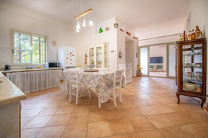 Dining - Villa Matilde, with swimming pool, whirlpool and pine forest, beach at 400m (Mazara del Vallo)